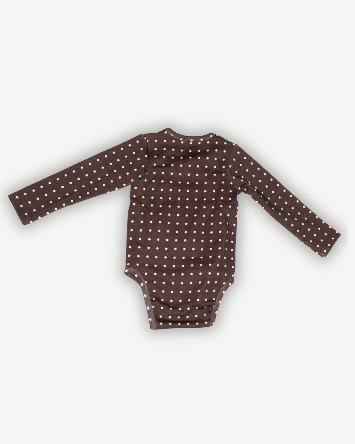 de achterkant van de polka dot overslag romper van besito baby 
