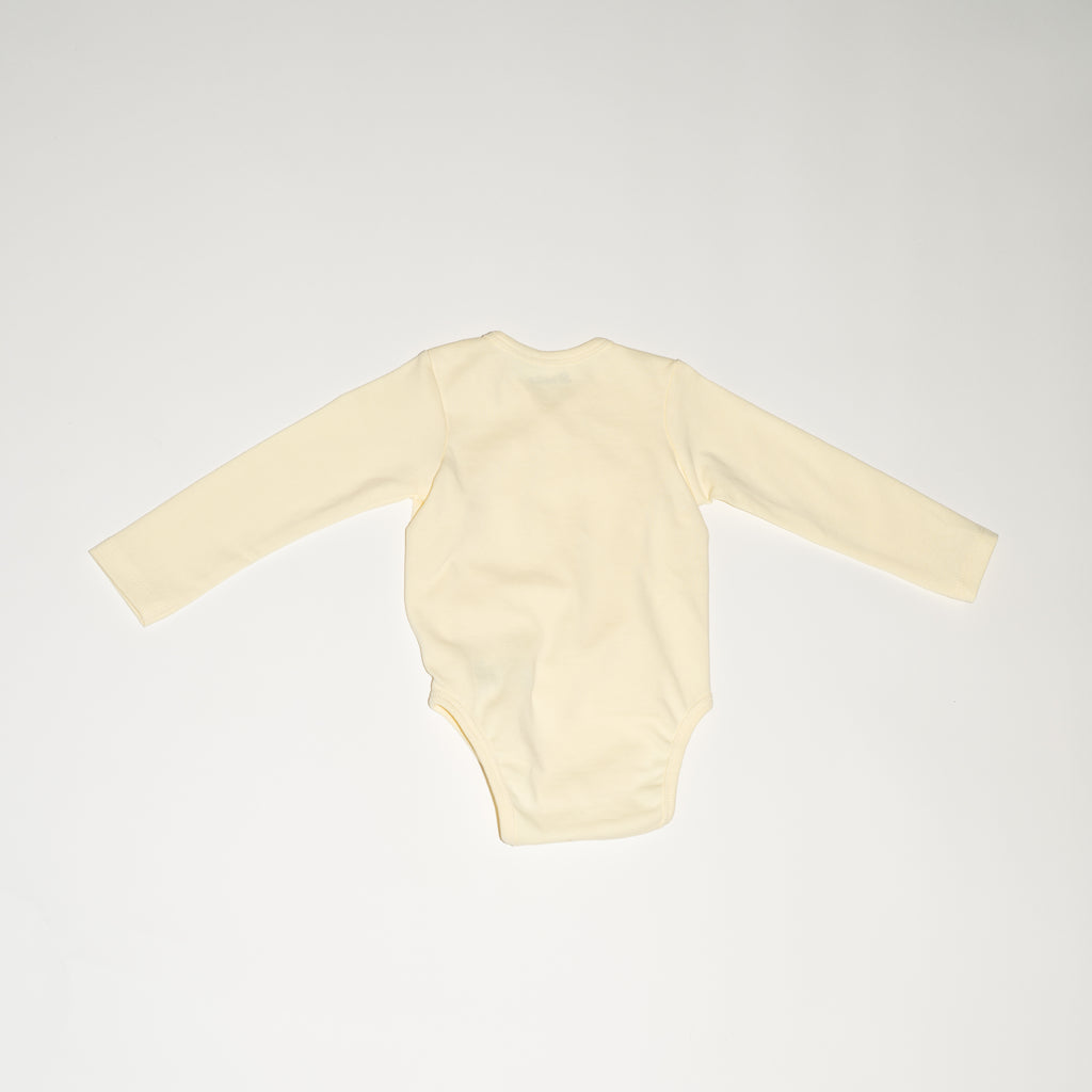 de achterkant van de wrap bodysuit in butter yellow van besito baby