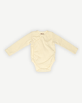 de voorkant van de romper van besito baby in butter yellow