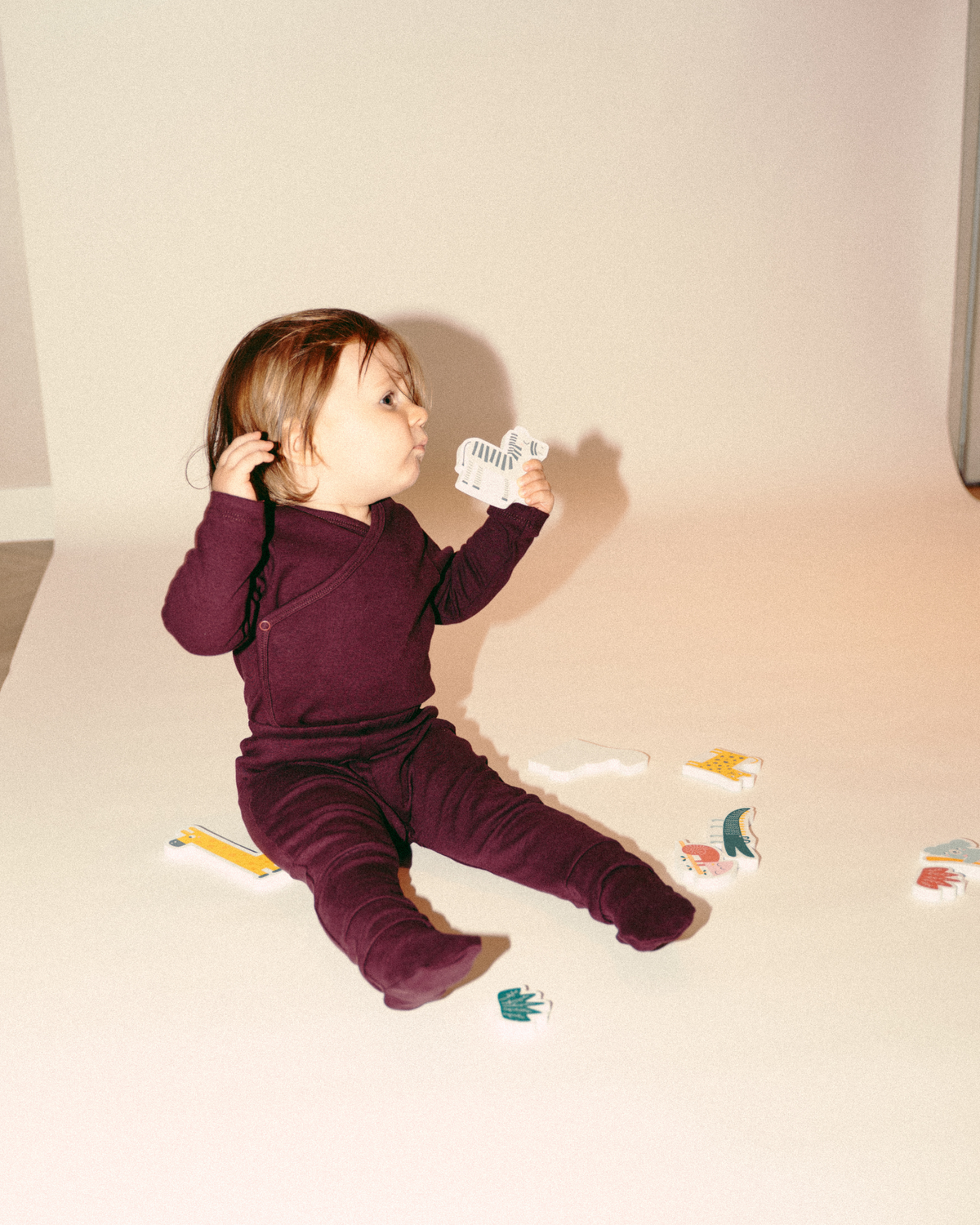 lifestyle foto van maxime die de bordeaux romper laat zien